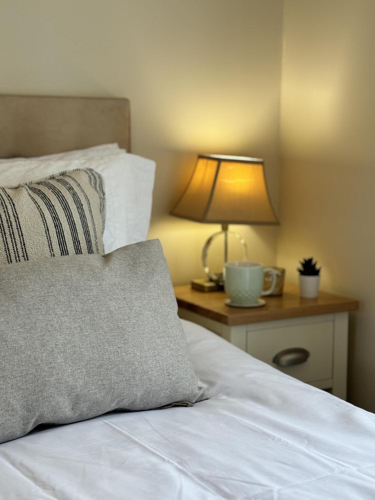 'Bramley Fall Cottage' ' On Site Ev Point - Attached Cottage,3 Separate Bedrooms -1 On Ground Level, Sleeps 6, 2 Bathrooms, Sandy Wittering Beach 8Min Drive, Rural Location, Child Friendly, Small Breed Dog Friendly, Private Parking Chichester Exterior foto