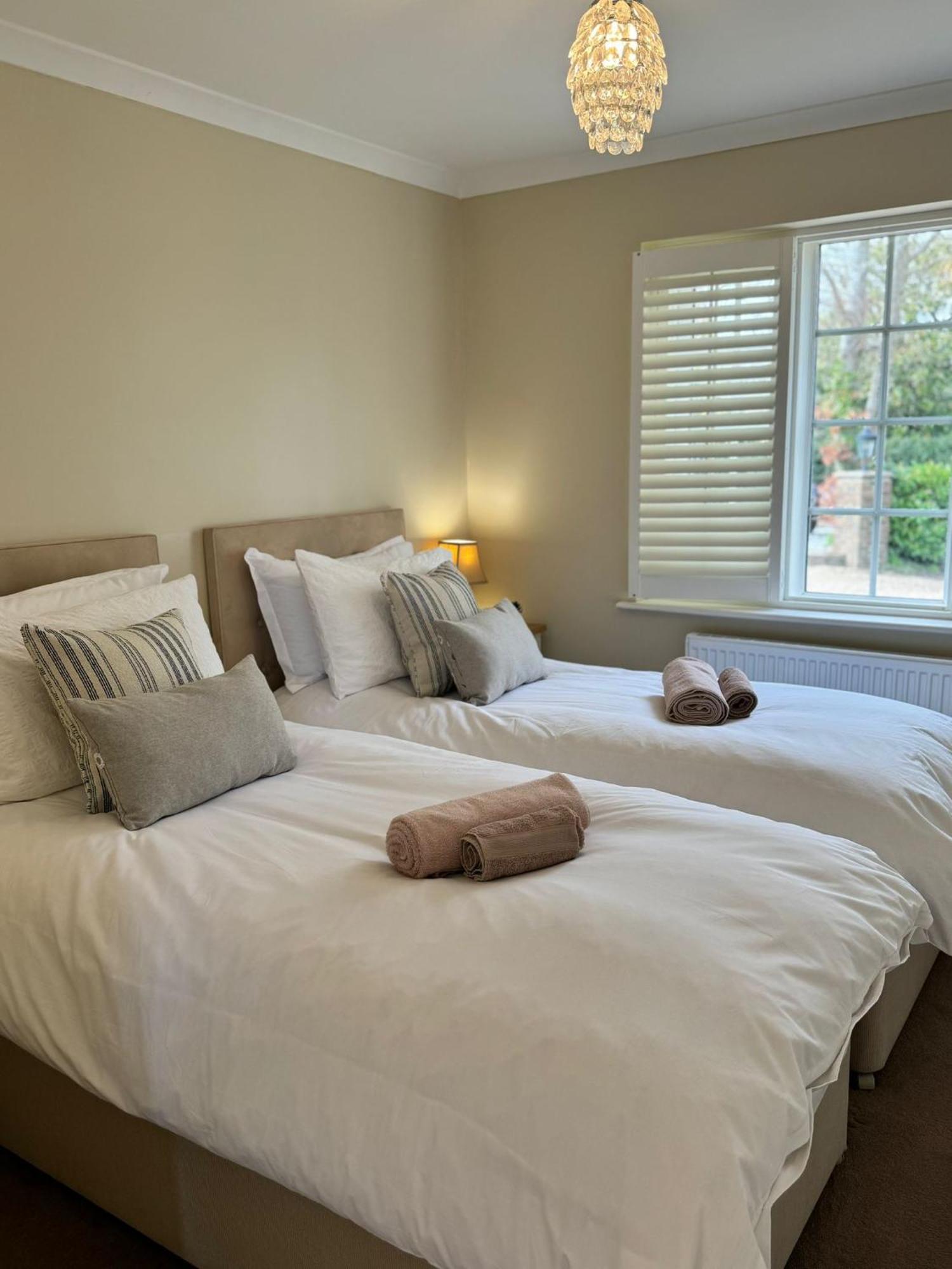 'Bramley Fall Cottage' ' On Site Ev Point - Attached Cottage,3 Separate Bedrooms -1 On Ground Level, Sleeps 6, 2 Bathrooms, Sandy Wittering Beach 8Min Drive, Rural Location, Child Friendly, Small Breed Dog Friendly, Private Parking Chichester Exterior foto