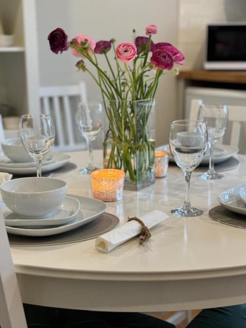 'Bramley Fall Cottage' ' On Site Ev Point - Attached Cottage,3 Separate Bedrooms -1 On Ground Level, Sleeps 6, 2 Bathrooms, Sandy Wittering Beach 8Min Drive, Rural Location, Child Friendly, Small Breed Dog Friendly, Private Parking Chichester Exterior foto